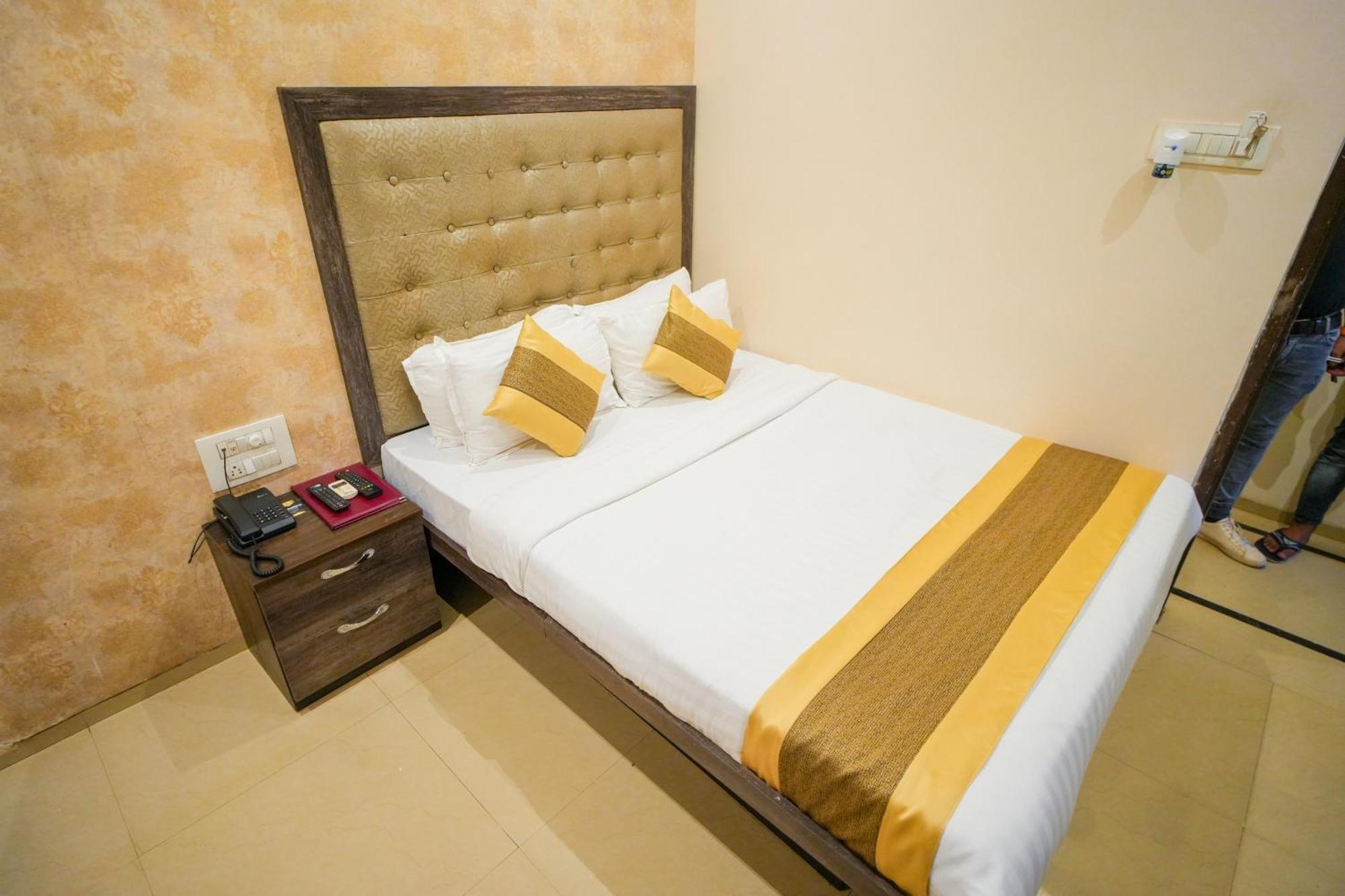 Hotel Skylink Hospitality Mahalaxmi 孟买 外观 照片